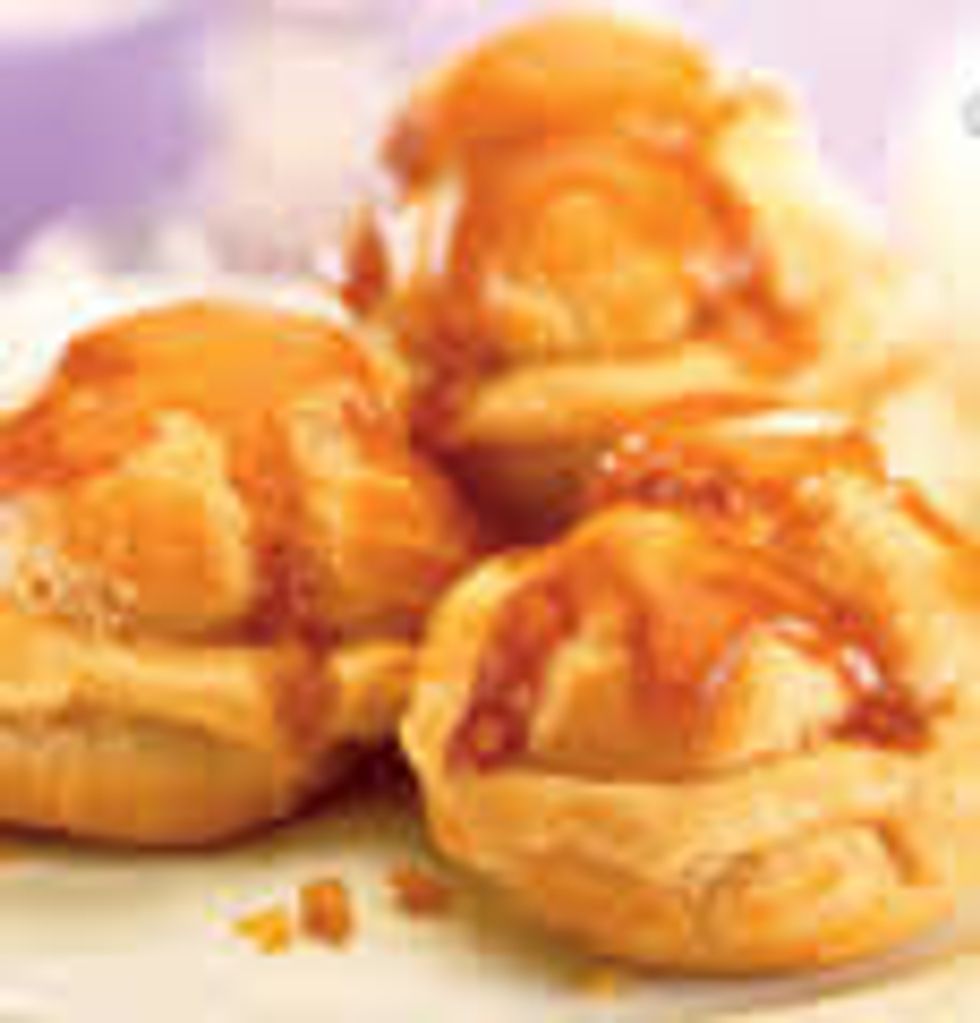 Nappez vos profiterole avec le m\u00e9lange de Sirop de Li\u00e8ge et vinaigre Balsamique .... Top your profiterole with the mixture of syrup and balsamic vinegar .... Li\u00e8ge