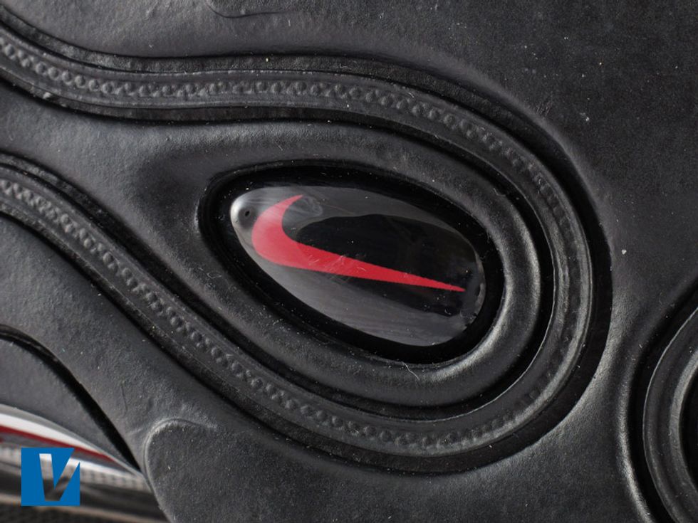 New Air Max 97's feature a logo button in the sole under the heel. Check the quality of the printing of the swoosh as well as the production of the button itself.