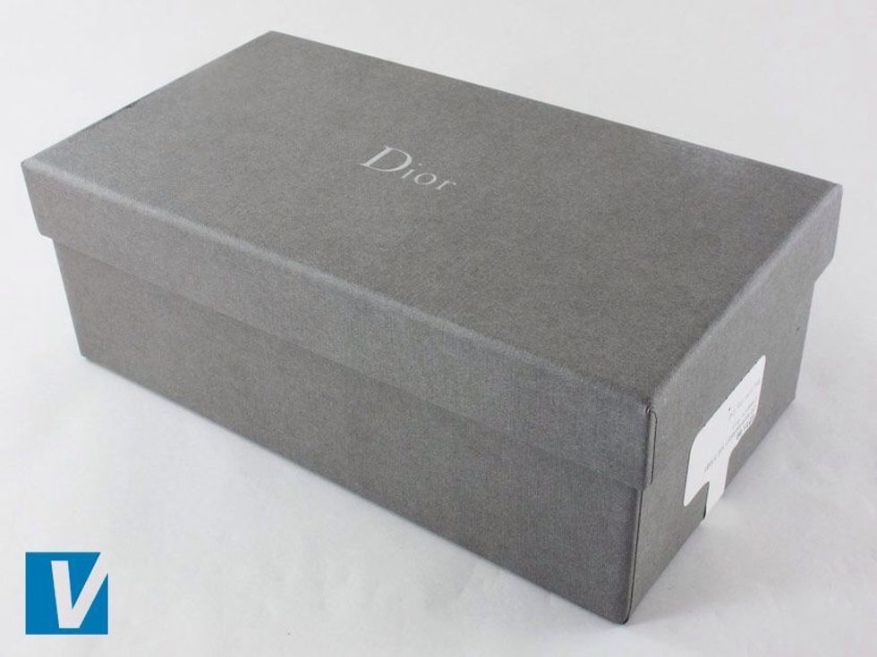 New Dior sunglasses are packaged in a branded retail box. Older models may vary in colour and style. Be aware that genuine packaging can accompany counterfeit sunglasses.