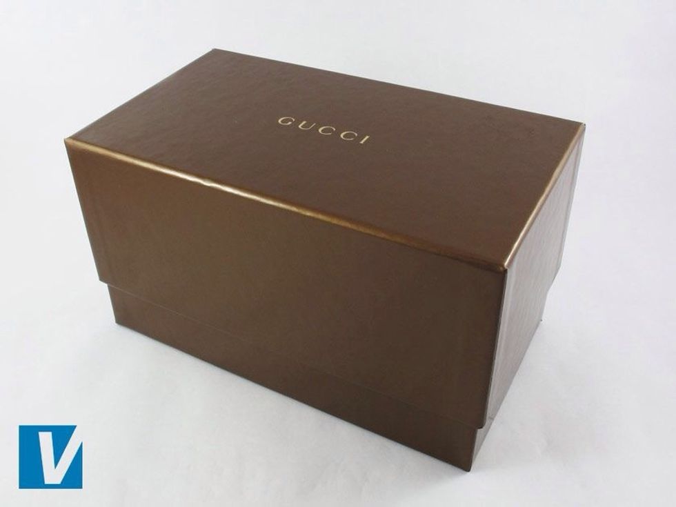 New Gucci sunglasses are packaged in a branded retail box. Check that the logo and font matches one used officially by Gucci. Older models may vary in colour and style.