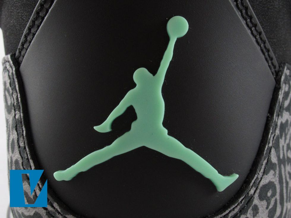 New Jordan Son of Mars shoes feature a Jumpman logo on the heel. The quality and finish of the logo and the edges will be sharp and neat.