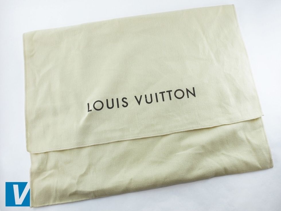 New Louis Vuitton handbags are accompanied by a branded dust bag. Design & colour may vary according to year & style but most are brown or tan with Louis Vuitton in capitals.