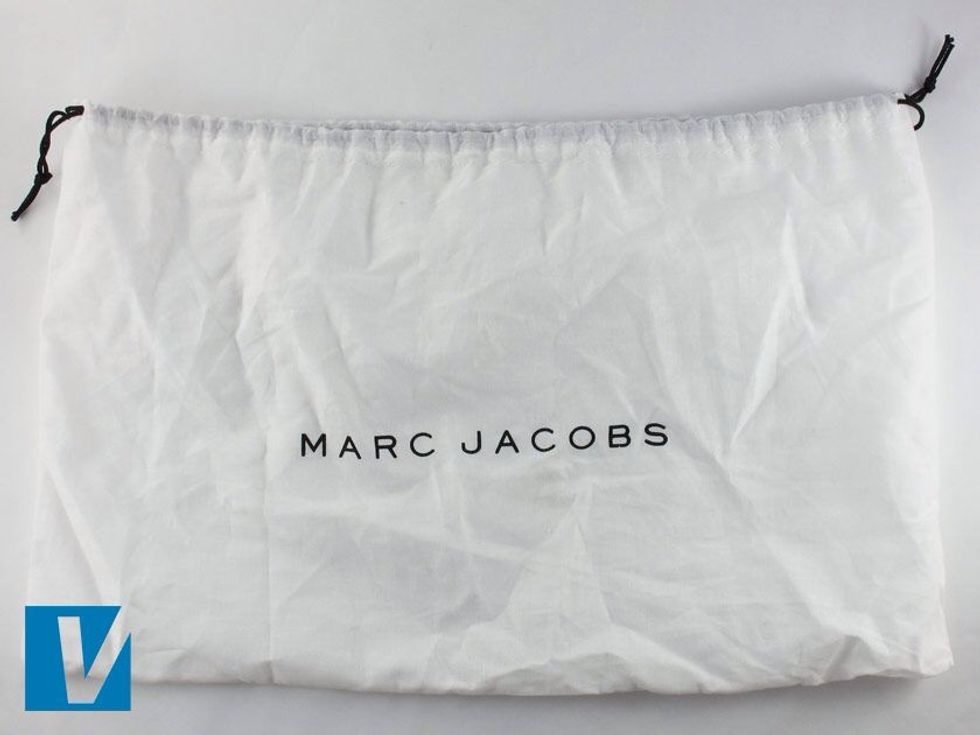 New Marc Jacobs handbags are accompanied by a dustbag in a variety of colours and styles. For example: white with the 'MARC JACOBS' logo in black across the front.