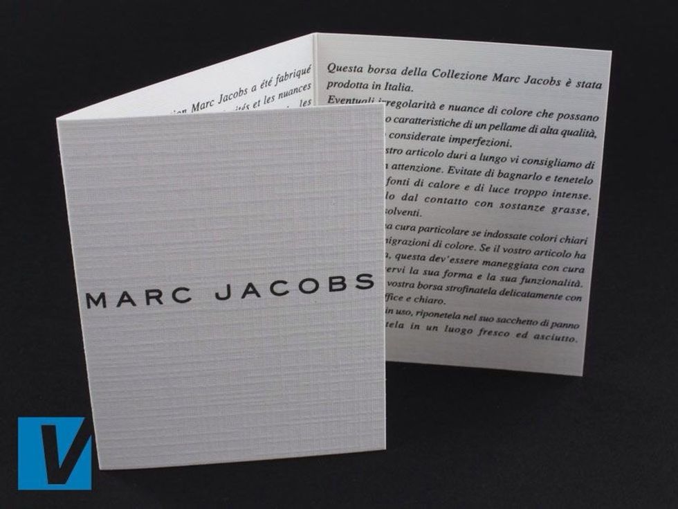 New Marc Jacobs handbags are also accompanied by a booklet. The details vary according to the style.