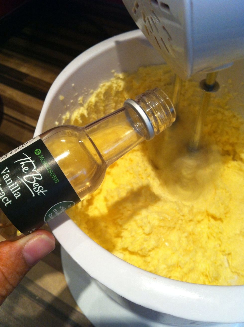 Next add 1 teaspoon of vanilla extract and wisk some more.