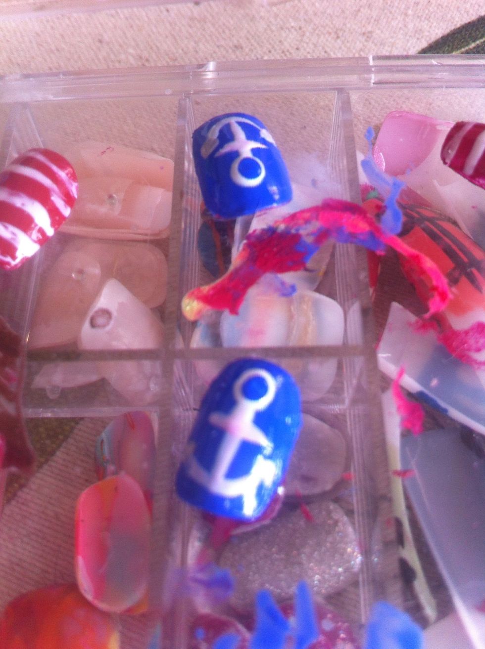 Next add a smaller blue dot on top of the larger white one.