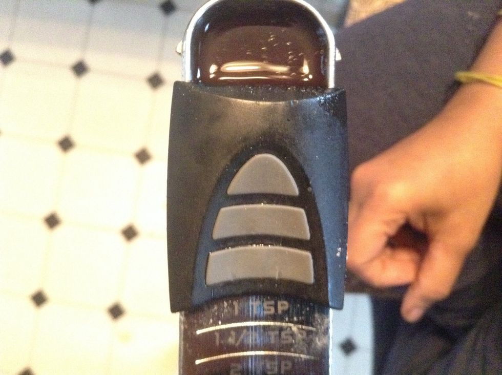 Next ,add one teaspoon of vanilla extract to the mix