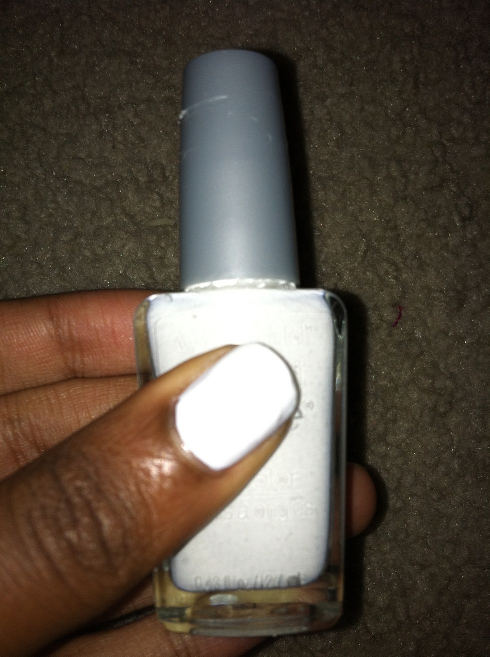 Next apply 2 coats of white nailpolish to all of your nails.