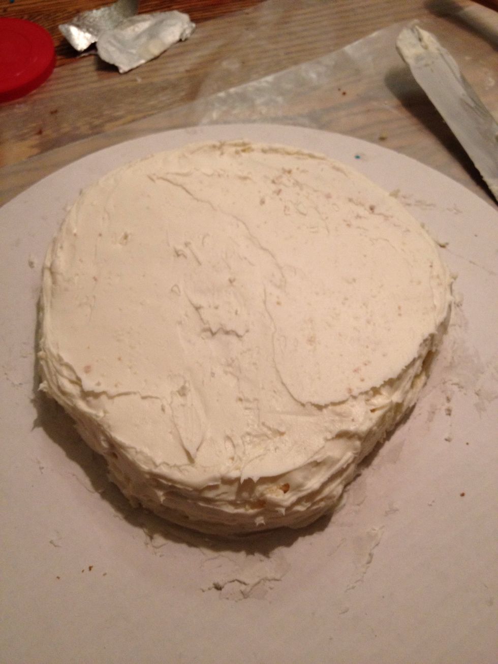 Next, apply a crumb layer of frosting to the Skullette layer and let it harden.