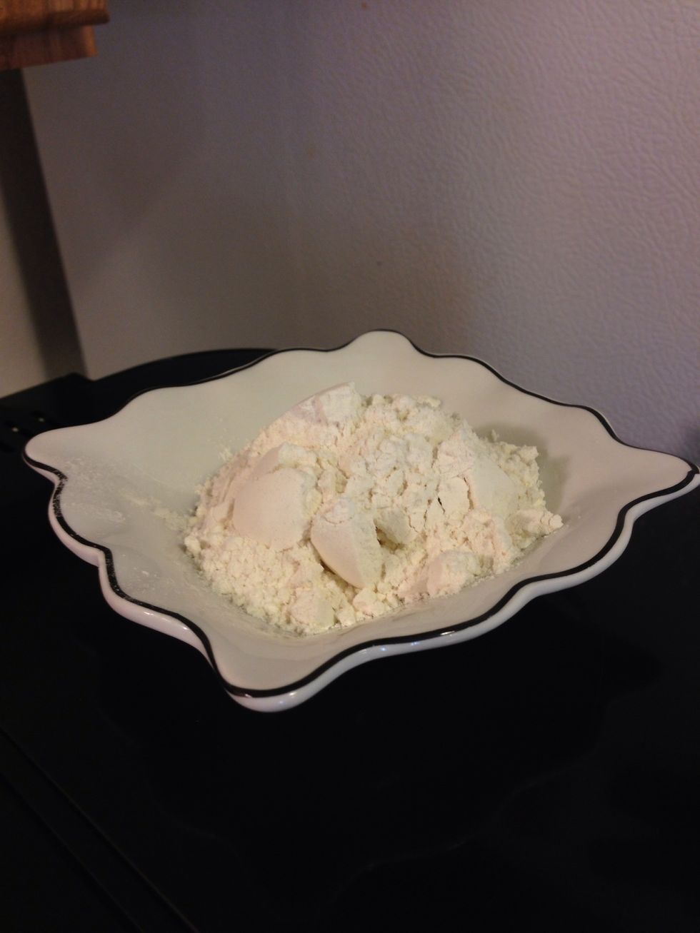 Next are some pictures of the ingredients just to see. The flour 2 tablespoons