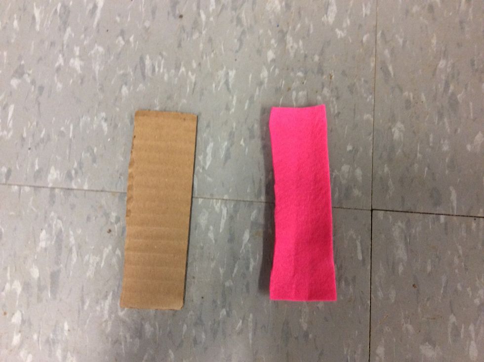 Next,cut from the felt the same shape you cut from the carton