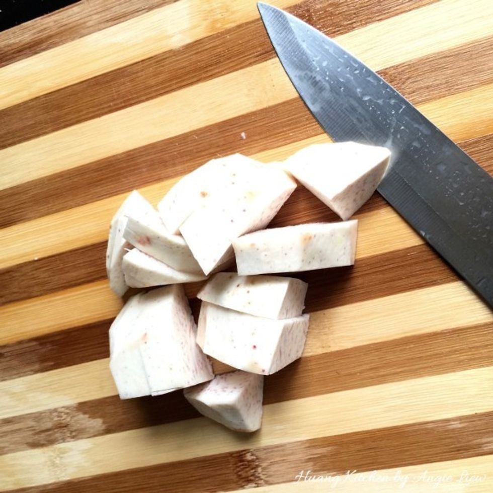Next, cut yam (taro) into big chunks.