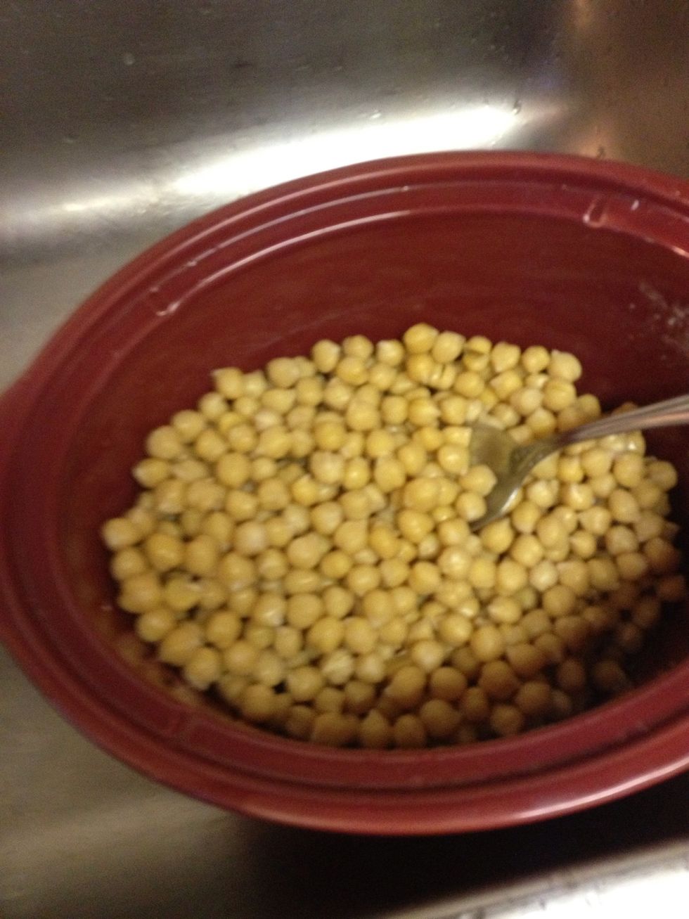 Next day.......Turn the slow cooker on low.                        Set timer 4 hours.                                            After which drain and rinse beans thoroughly.