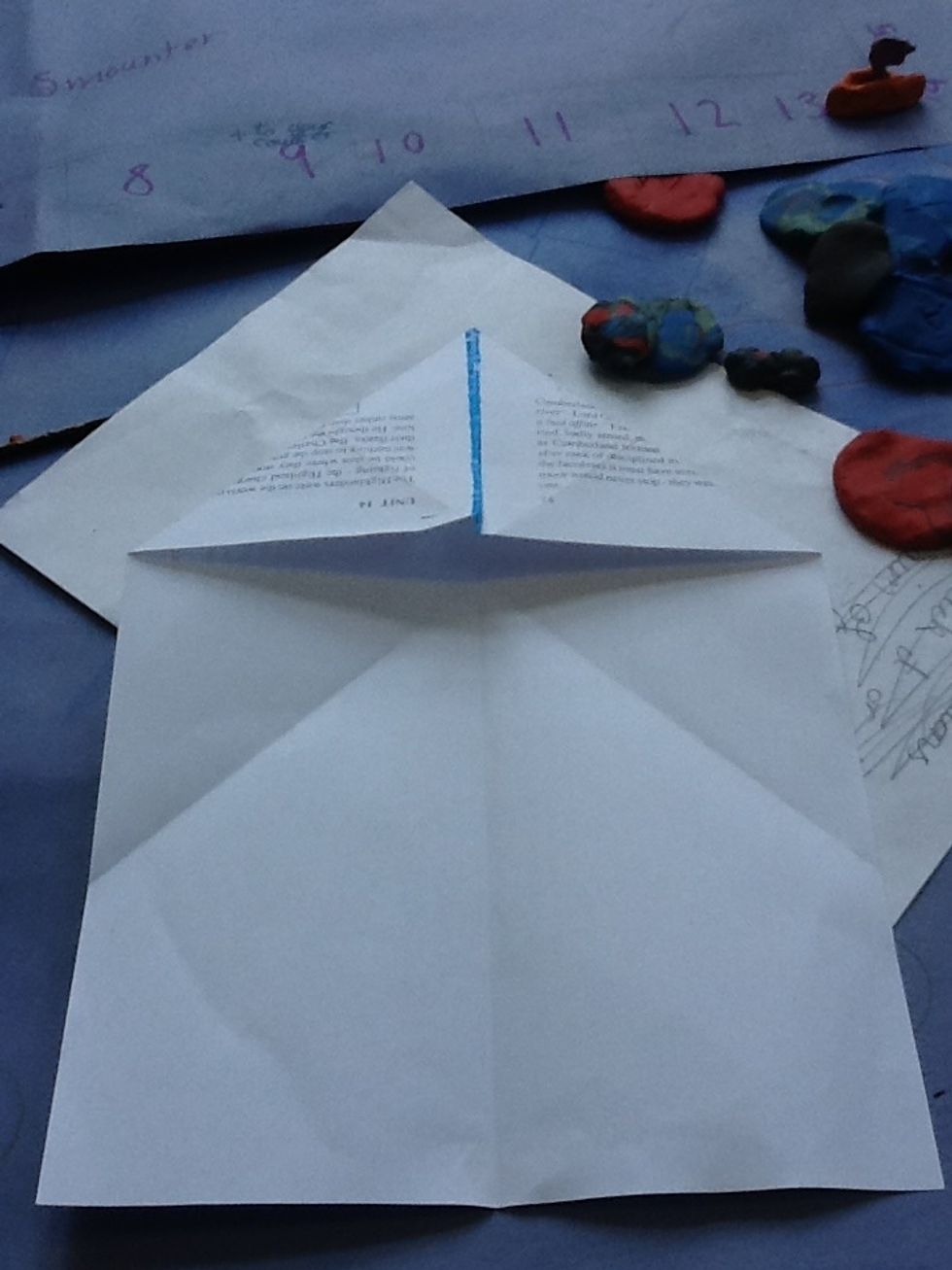 Next, fold the top two corners so that they meet in the middle like in the picture above