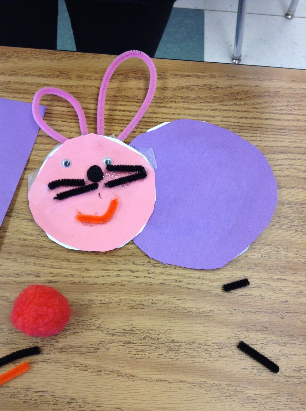 Next, glue the paper to the plate and attach the head to the body.