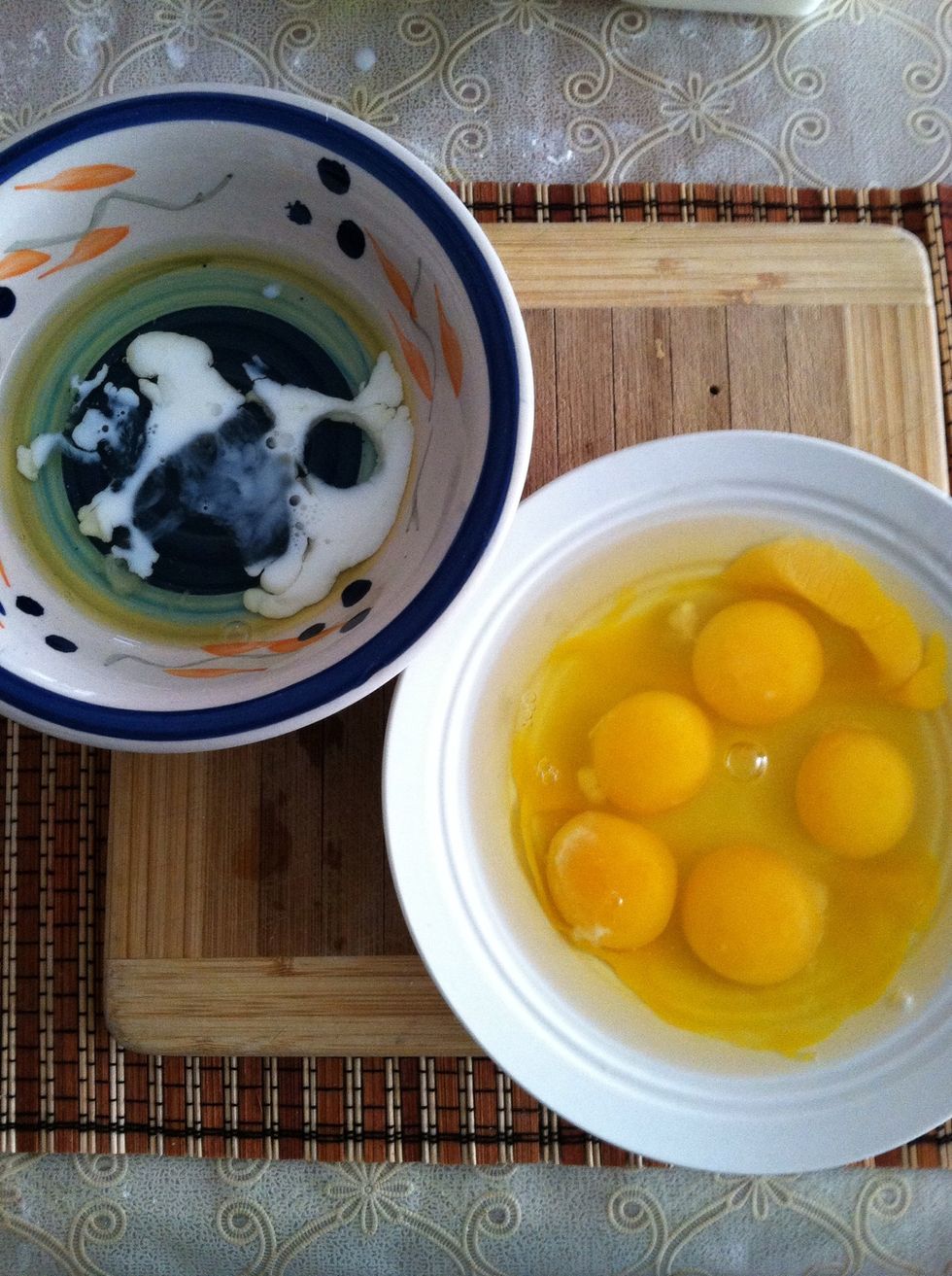 Next, in one bowl use only two egg whites. In the other bowl crack 4 whole eggs and add the two yolks from the two previous cracked eggs. In the bowl that has the egg whites add 2 tsp of milk