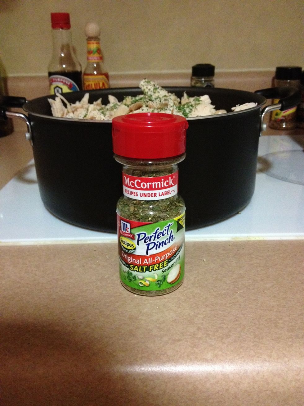 Next is the seasoning. This contains parsley, basil, oregano, thyme and red pepper.