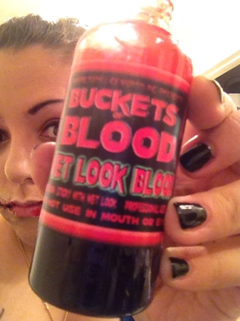 Next is the wet blood. This has more an effect of dripping fresh blood. The great thing about this kind of blood is that it doesn't dry and flake off