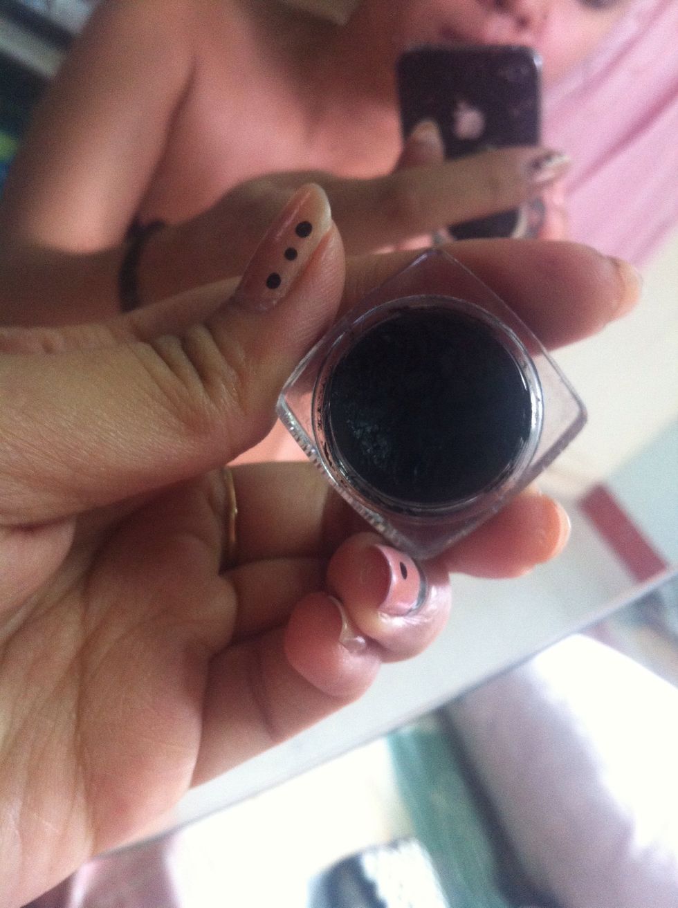 Next making that cat eye looks. I use a gel liner for that. \ud83d\ude3d