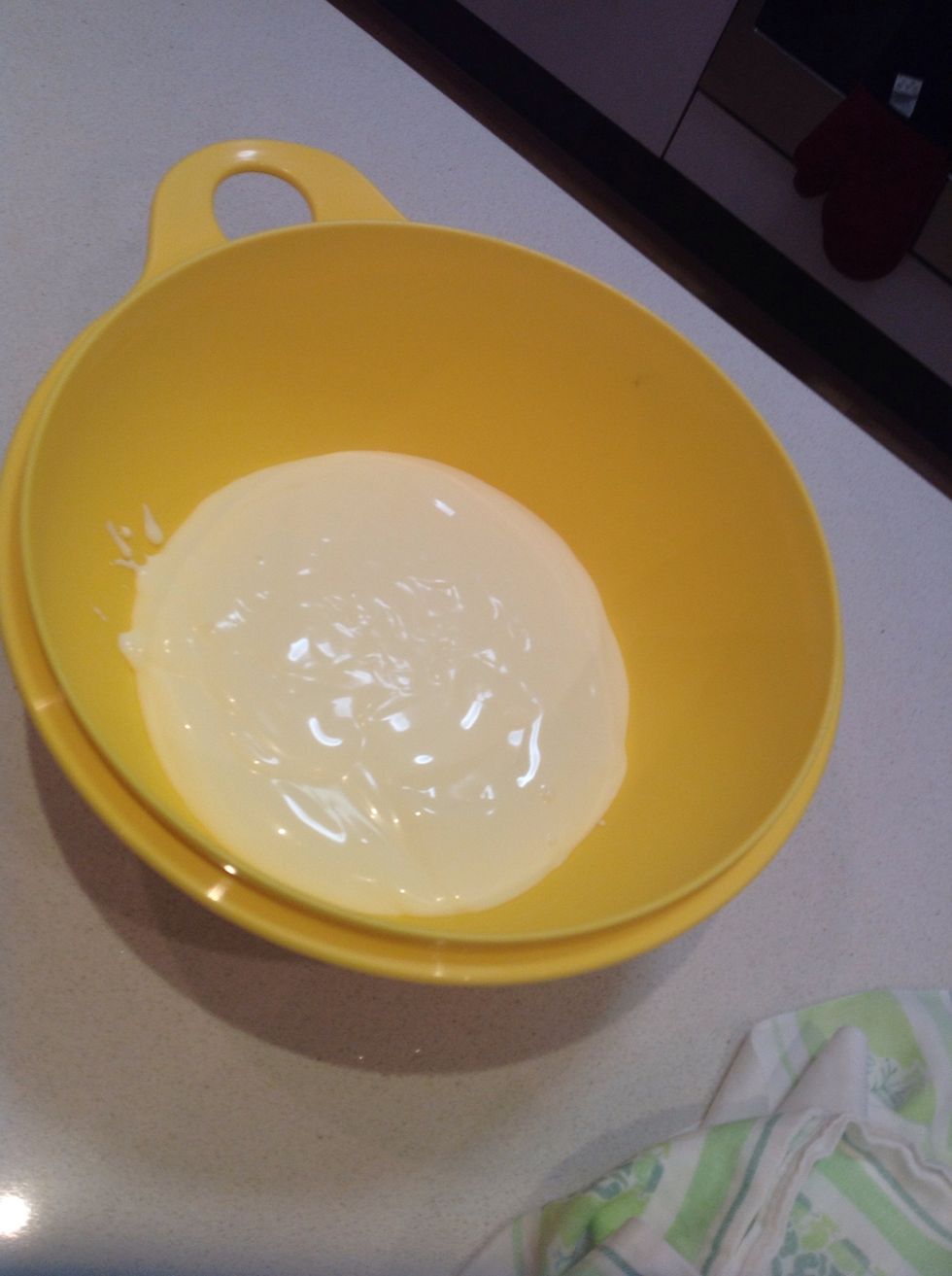 Next poor 600ml of cream into a bowl