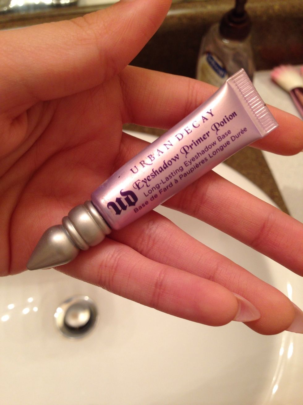 Next, prime your eyelids
