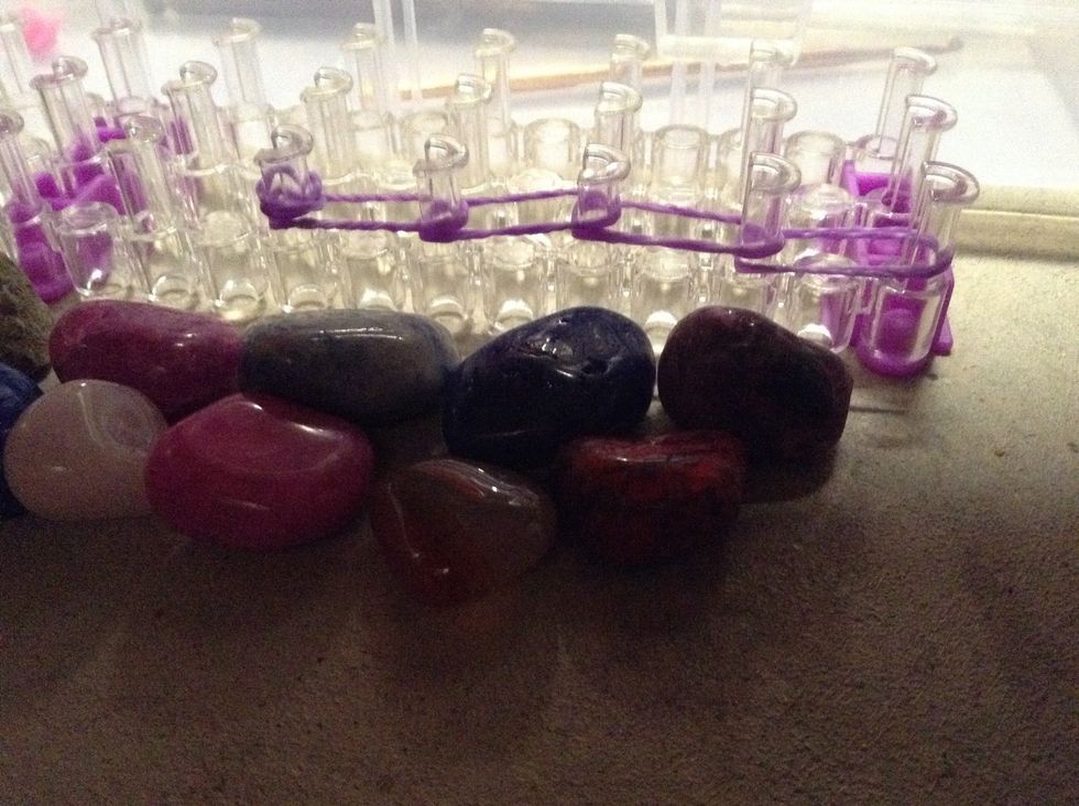 Next, put 4 bands on the loom and 1 round off on the last peg