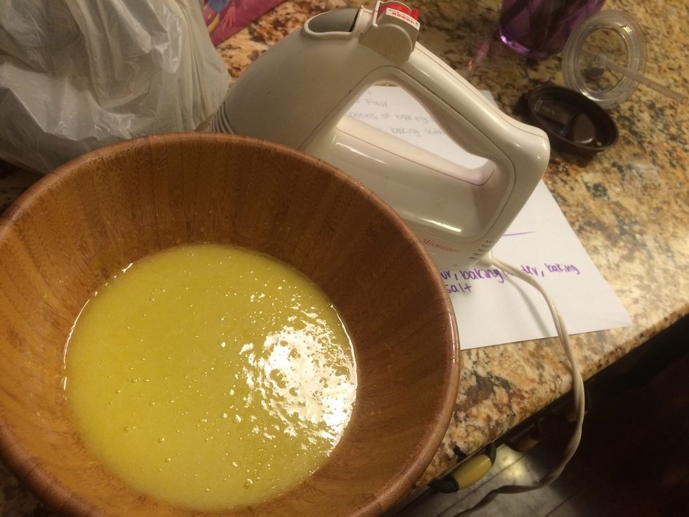 Next, put eggs, sugar, vanilla extract, and oil into a separate bowl. Beat with an electric mixer on medium speed for about 2 minuets.