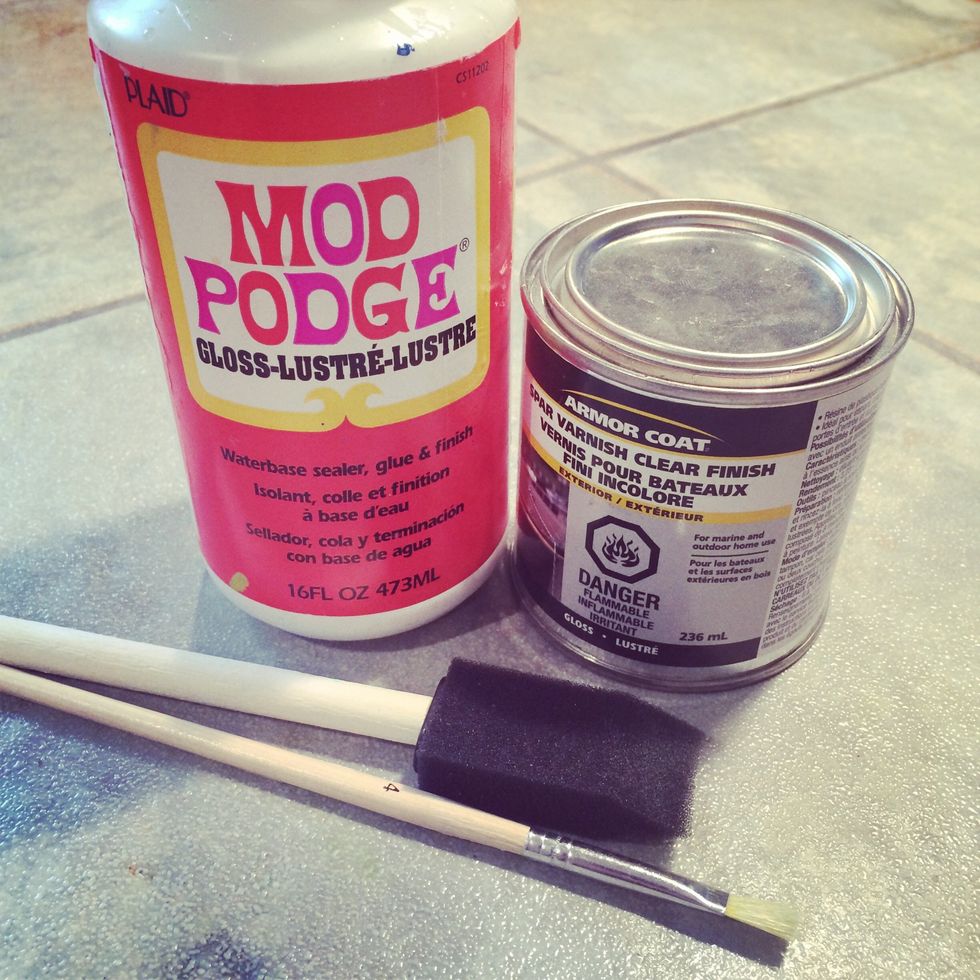 Next step is to glue the paper to the flat side of the wine cork. First you'll need Mod Podge & a sponge brush then wood varnish & a regular paintbrush.