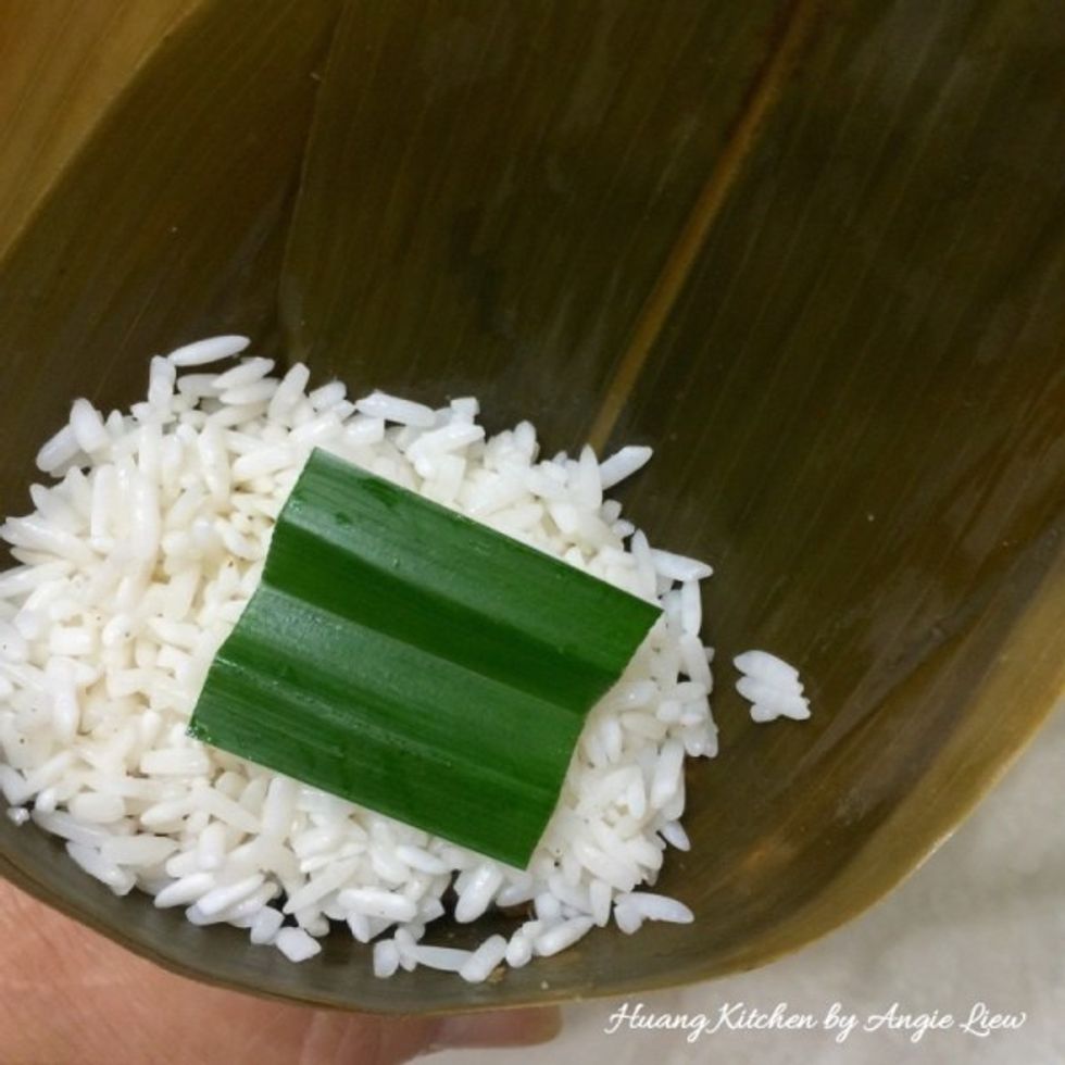 Next top with a piece of pandan leaf for extra fragrance.