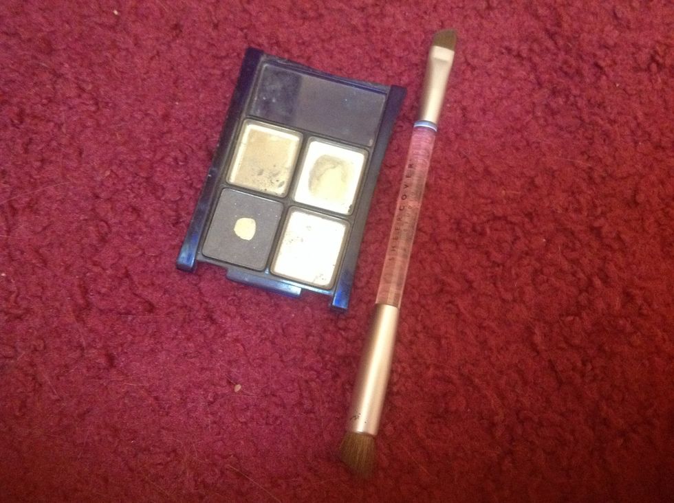 Next u get out a brush and some eyeshadow.