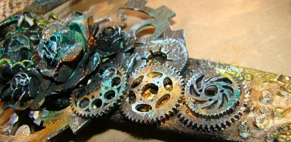 Next up get your sprays out and highlight the areas to intensify the already beautiful painted parts.