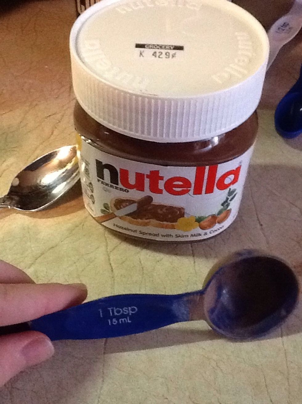Next we have to add the delicious nutella.