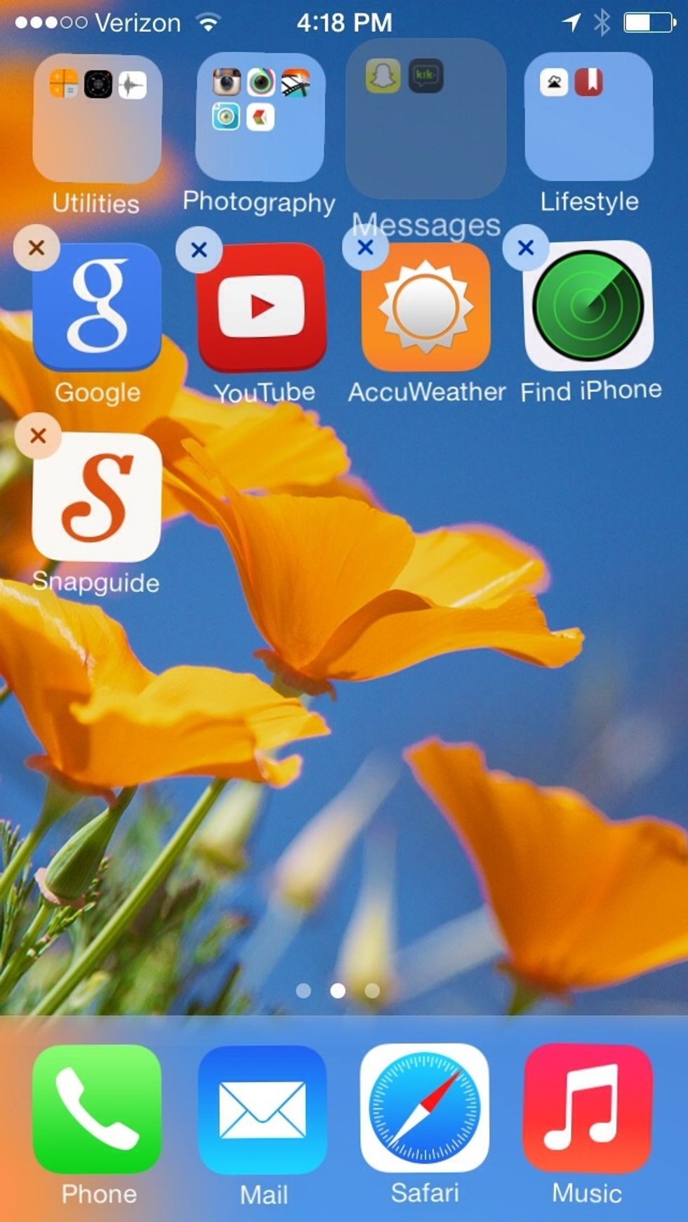 Next you go back into the app screen. The folder should still be gray and everything still should be jiggling.