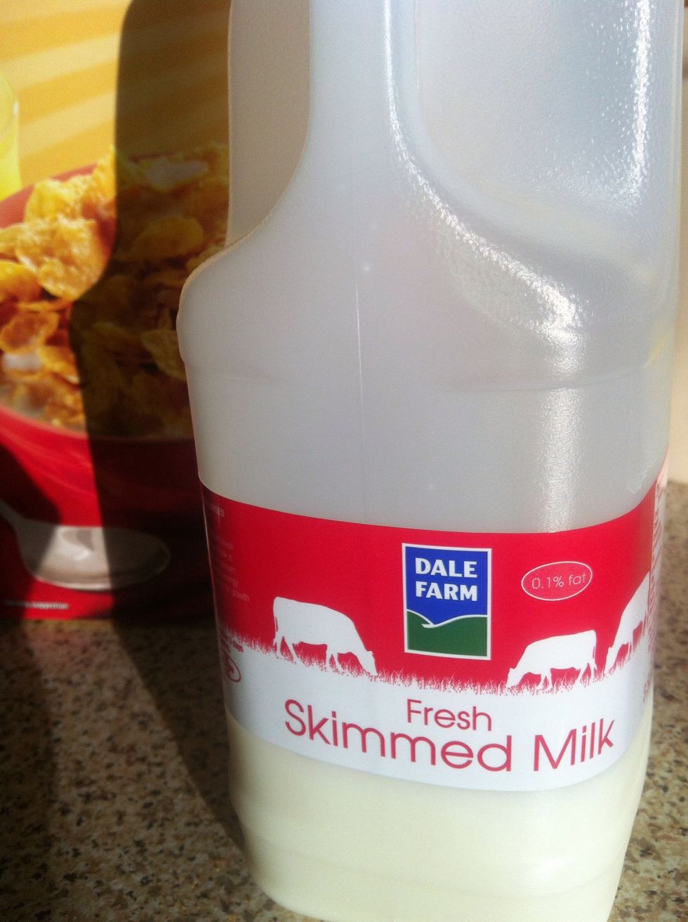 Next you need milk, there's loads of kinds of milk out there and it's easy to get your hands on, there's blue, green, red, purple, yellow, UHT, powdered, etc.... I like red milk coz I do