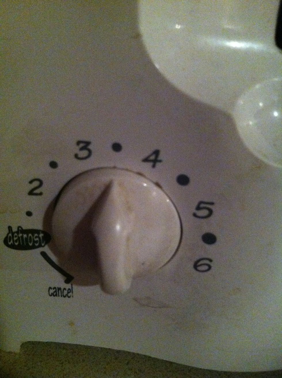 Next you set the setting of the toaster to medium
