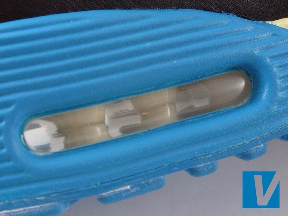 Nike Air Max 90's will have the Arch support technology. Make sure the photo provided shows the Arch support air cushion and that the air "bubble" is clear and of high quality.