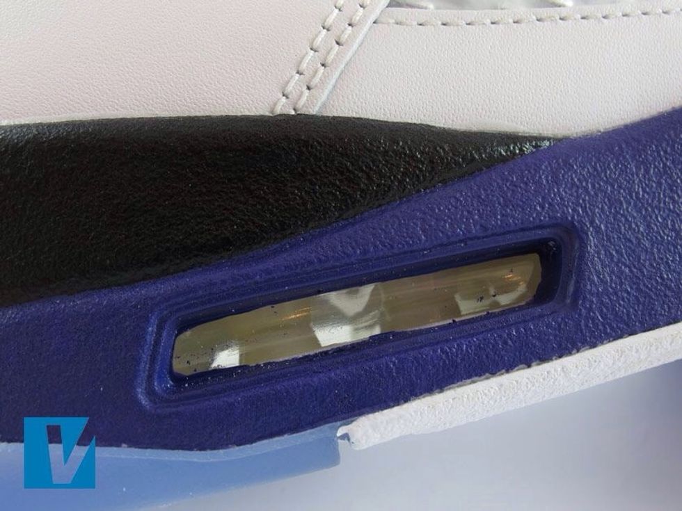 Nike Jordan 5's will have Archsupport technology. Make sure the photo provided shows the Archsupport air cushion and that the air "bubble" is clear and of high quality.