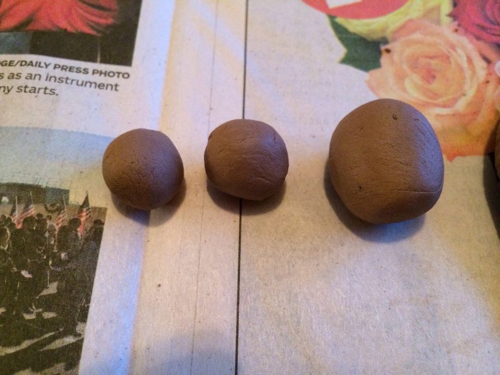 Nose. Start by making 3 spheres in clay 2 small and 1 larger.