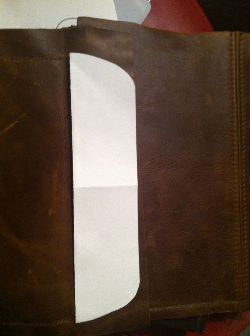 Not we need to cut the flap that will fold under the iPad to keep It inside the case. I cut some paper to use as a template.