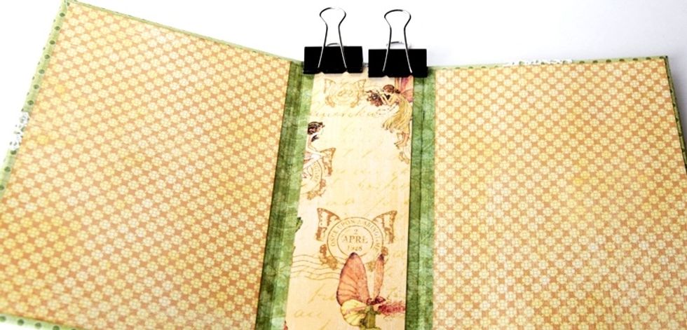 Note. I add some vintage look to the paper with distress ink \u2013 \u00abvintage photo\u00bb color.