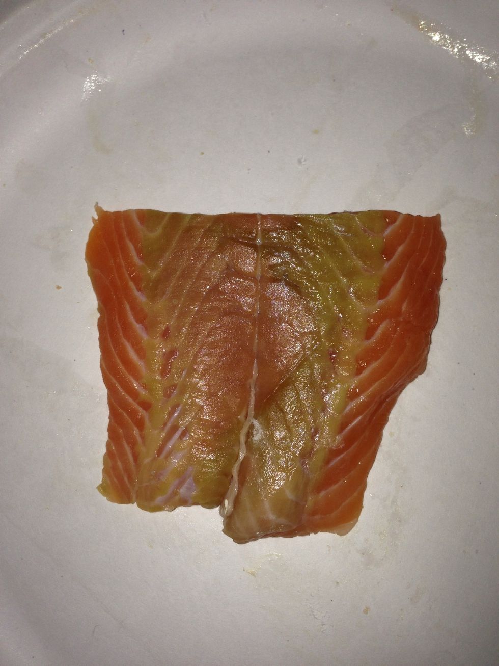 Note that you should put the fish "skin side down". If you don't have skin on your salmon, notice the differences so you get the right side down. This is where the skin was, see how it is darker