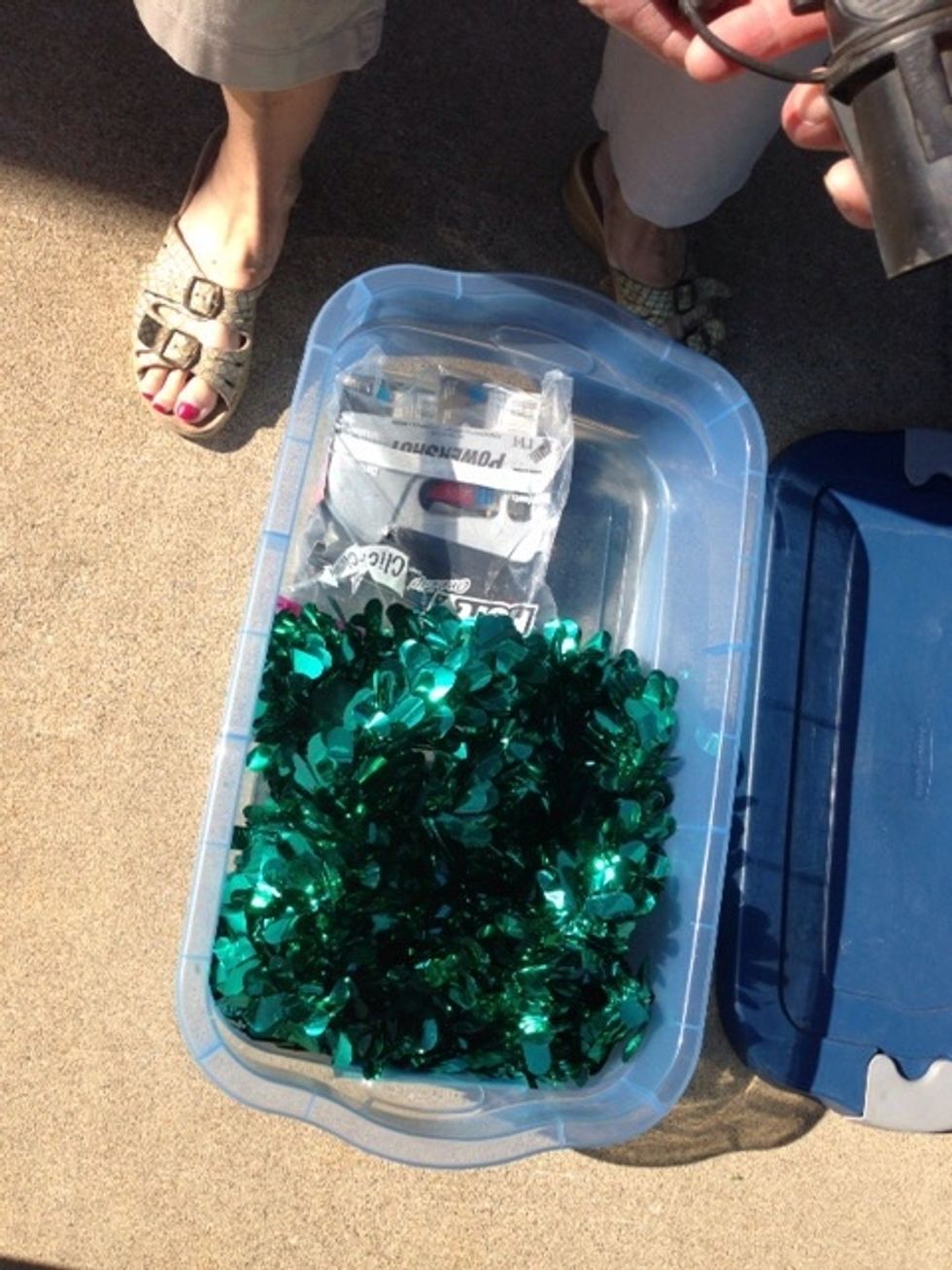 Note: There is an electrical adaptor and 2' ball hitch in the float supply box in the event you need a larger ball.