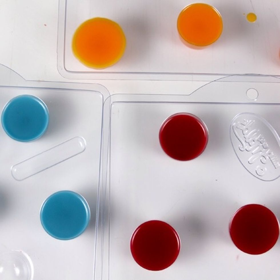 NOTE: When you first pour your colors, the tarts will appear clear. As the wax dries, they will become more opaque. This is totally normal!