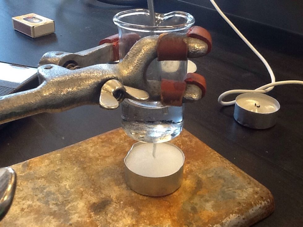 Noter fyrfadslysets v\u00e6gt ned i kg