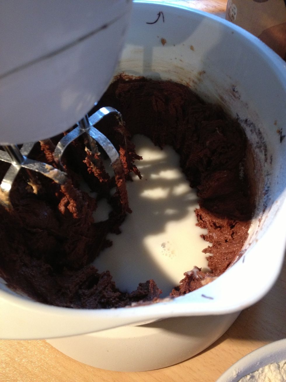 Now add 1/3 of the milk/vanilla extract. Repeat these steps until its all together and well combined.