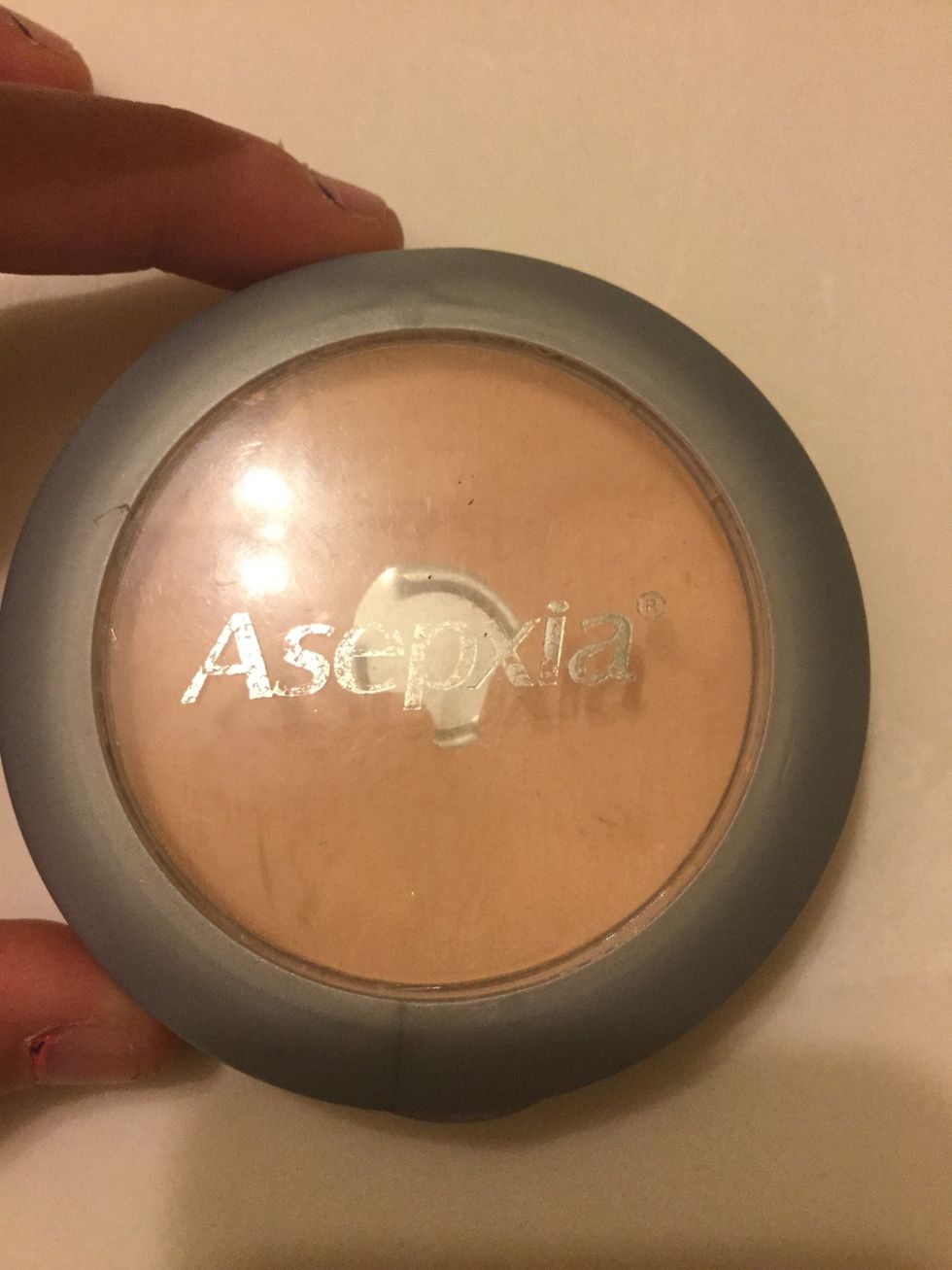 Now add loose powder to your face