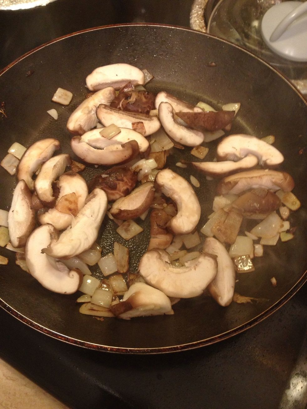 Now add mushrooms, garlic and a splash of soy sauce/tamari. Stir fry for 30 sec and be careful not to burn.