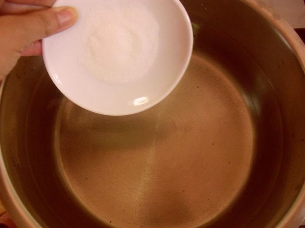 Now , add salt to the water in order to prepare the fettuccine