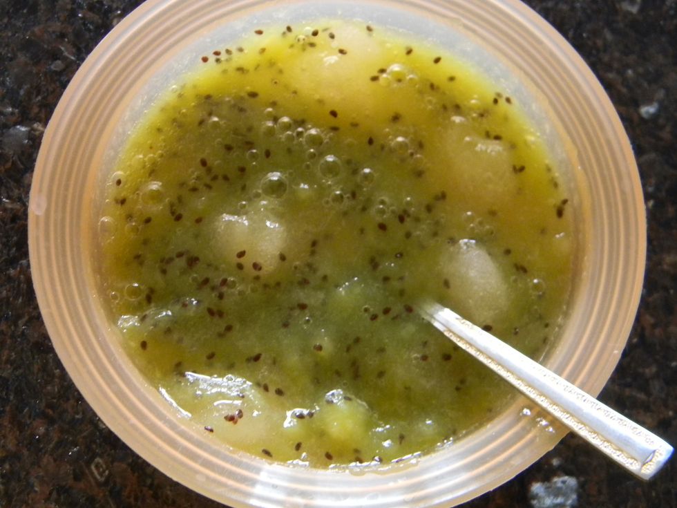 now add some warm puree to the gelatin and mix it until the gelatin is melted.