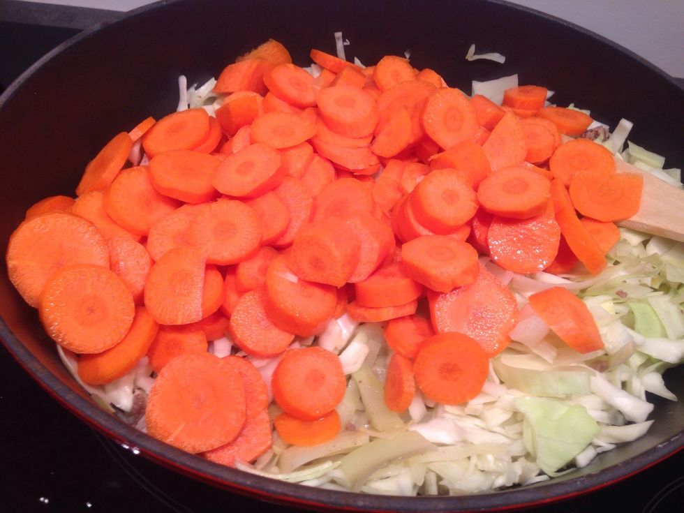 Now add the carrots, stir and put the lid back on.